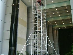 广州租售厂房消防吊顶专用电动剪叉式液压升降平台与附着式升降脚手架应用指南